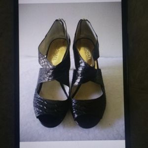 Michael Koss black snake pattern pumps peep toe size 8 1/2 m